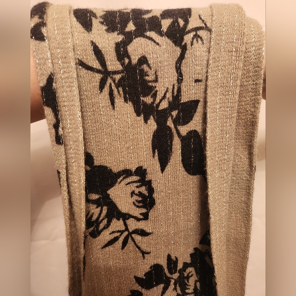 Floral Rose Scarf - Picture 5 of 6